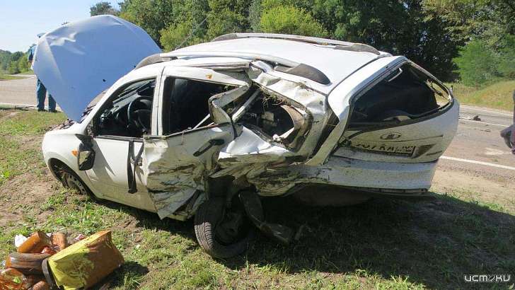 Два авто всмятку: «Ауди» и «Калина» не поделили трассу в Орловской области