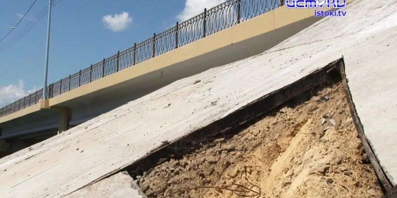 За месяц до сдачи разрушается: повлияет ли случившееся на мосту Дружбы в Орле на сроки ремонта