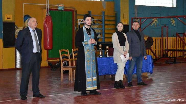 Орловский священник благословил волейболистов