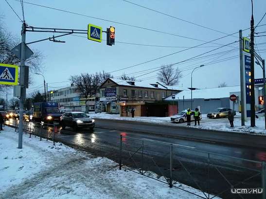 В Орле на ул. Михалицына на переходе сбили двух пешеходов