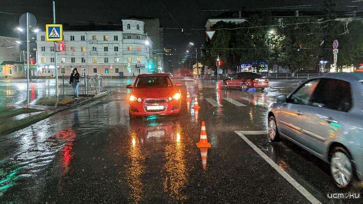 В Орле автомобиль сбил пенсионерку на пешеходном переходе