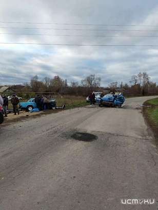 Лобовое столкновение двух легковушек произошло в Покровском районе