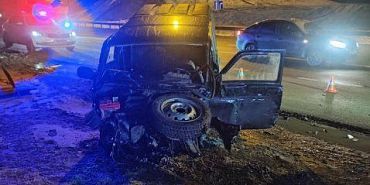 На Орловской трассе большегруз протаранил две легковушки