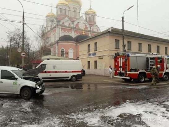 Четырехлетний ребенок попал в больницу после ДТП на перекрестке в Орле