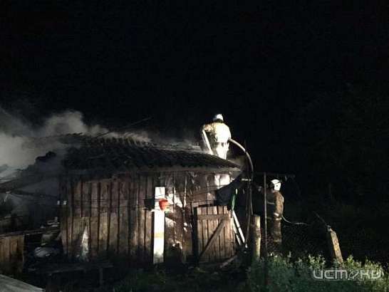 В Покровском районе горел жилой дом