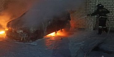 Сегодня ночью в Орле на стоянке загорелся «Рено» Сегодня ночью в Орле на стоянке загорелся «Рено»