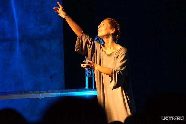 Орловчан приглашают провести сегодняшний вечер в театре 