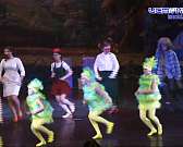 Зрителями постановок стали ребята из семей участников СВО и юные уроженцы ЛДНР. В театре «Свободное пространство» состоялись сразу две премьеры