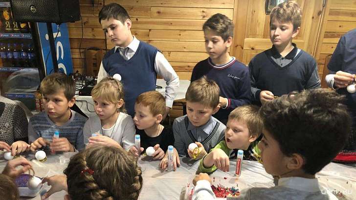 Воспитанникам болховской православной гимназии подарили новогоднюю сказку