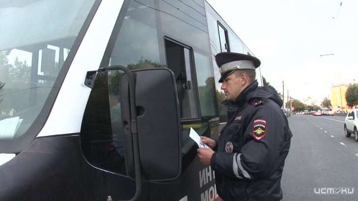 Рейд по переполненным маршруткам: орловчане привыкают опаздывать на работу