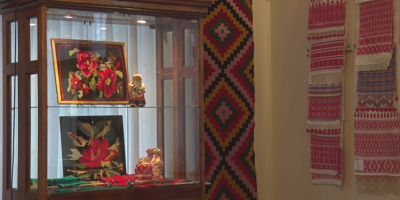 В музее Тургенева открылась выставка под названием «Гобелен и не только…».