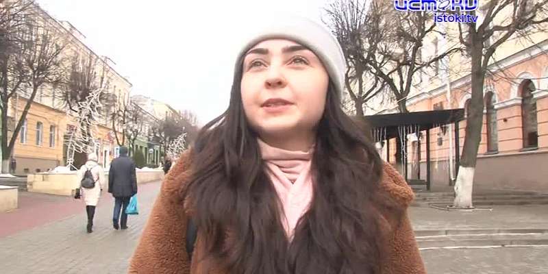 Наша съемочная группа решила выйти на улицы города и узнать, как орловчане обычно празднуют Рождество.