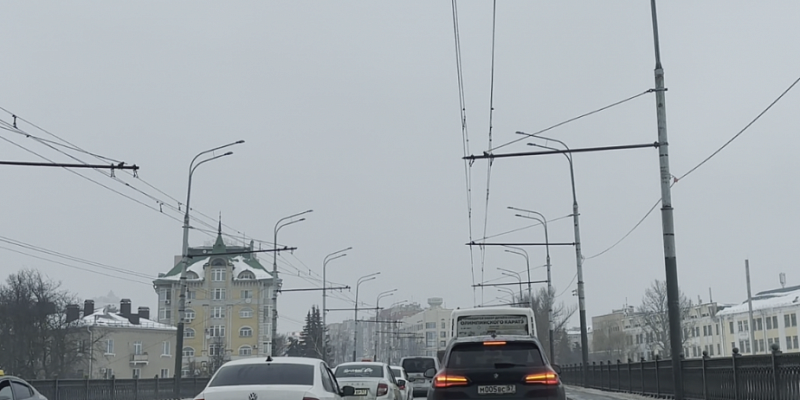Автомобильные пробки сковали сегодня в первой половине дня 2 района Орла