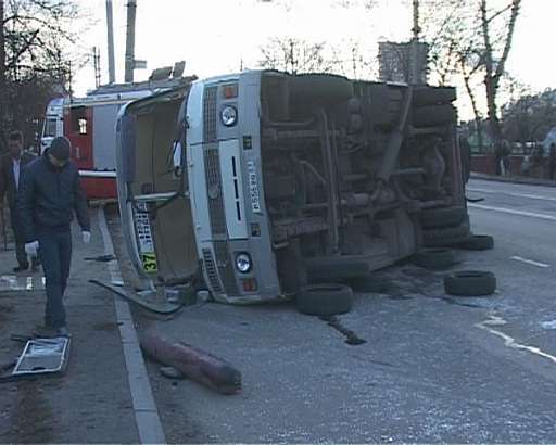 "Родились в рубашке". В Орле перевернулся автобус с пассажирами 