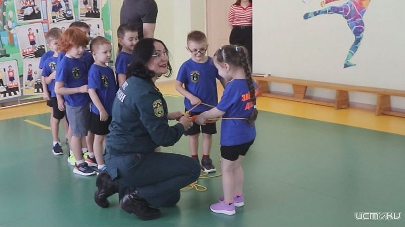  Орловские спасатели недавно навестили воспитанников детских садов с уроками безопасности