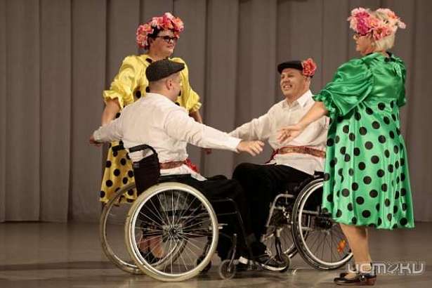 За победу в творческом конкурсе орловчане с ограниченными возможностями получили награды