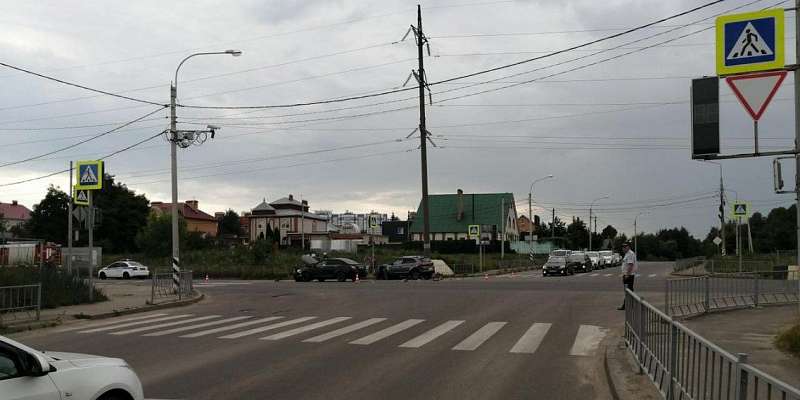 Двое взрослых и трое детей пострадали в ДТП на орловском перекрестке