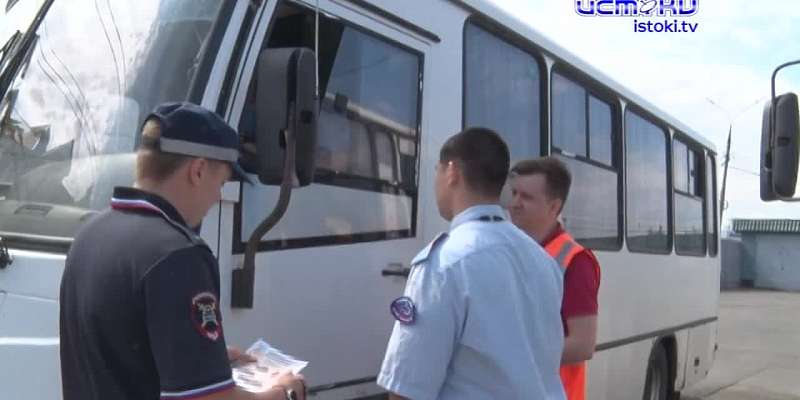 Водитель, пропусти поезд! Твой риск стоит жизни! В Орле в Международный день привлечения внимания к железнодорожным переездам прошла акция, в ходе кот...