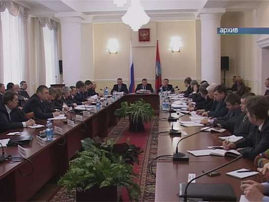 Бывших чиновников под суд