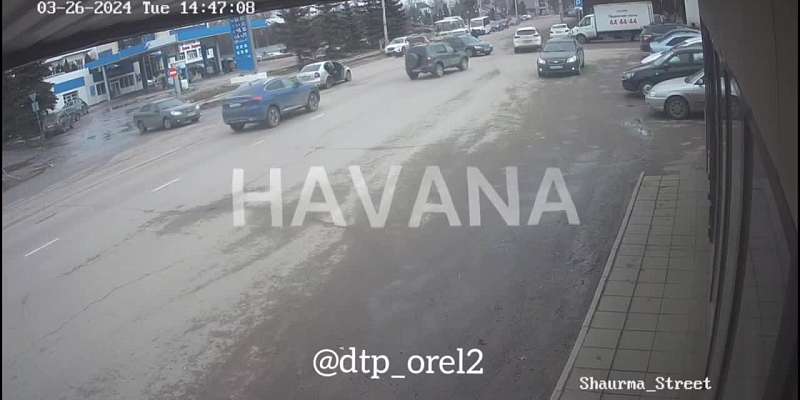 Момент ДТП на Наугорке попал на видеокамеры