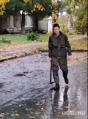 "Пришла осень. Пошли дожди. Закипела работа. Ул. Достоевского"