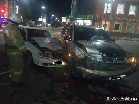 Ночью на улице Московской в Орле произошла серьезная авария 