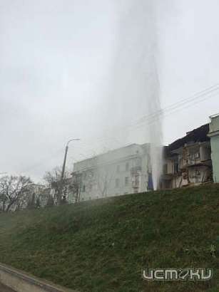 «Фонтан» возле рухнувшего в Орле дома "забил" из-за подростков