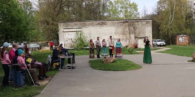 «Спасибо за Победу!»: в Орле сотрудники МЧС приняли участие в параде у дома ветерана Великой Отечественной войны