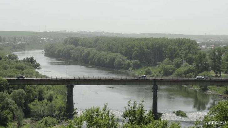 На грани: на мосту под Ливнами мужчина едва не лишился жизни