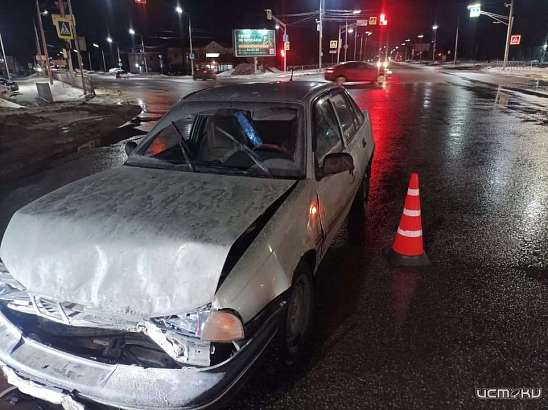 На перекрестке в Орле не разъехались две легковушки