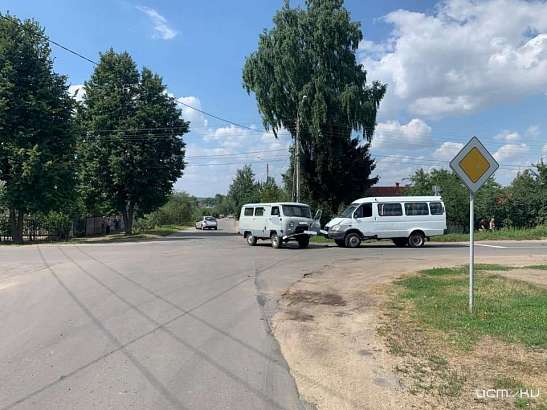 Во Мценске столкнулись три машины. Два человека травмировались