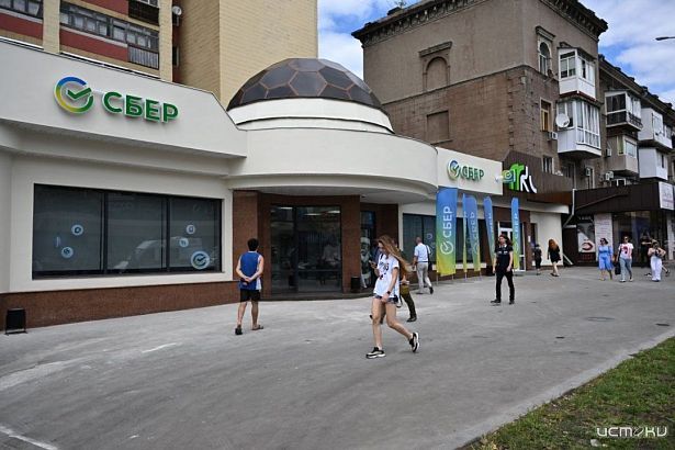 Сбер открыл первые стандартные полноформатные офисы в ЛНР