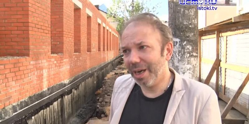 Капитально ремонтируется или дом был снесен