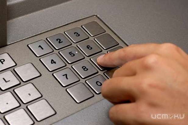 В Орле двое мужчин пытались украсть деньги из банкомата