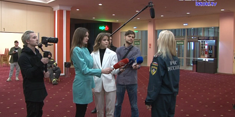 В начале недели наши коллеги сыграли самих себя в одном из эпизодов фильма "Гостишка"