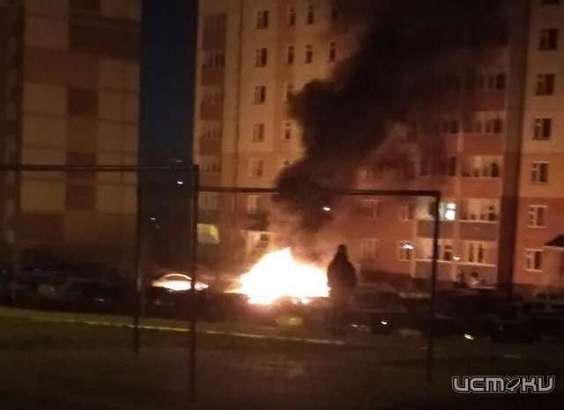 Ночью в Болховском микрорайоне вспыхнули сразу семь авто