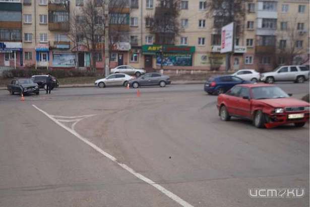 ДТП в Орле: на перекрестке иномарка не пропустила ВАЗ