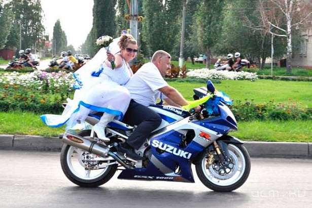 В Ливнах прошла мотосвадьба