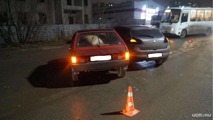 Не убедился в безопасности маневра: в Орле столкнулись иномарка и ВАЗ