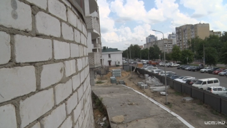 "Мы контролируем, надзираем, чтобы все таки дай бог в следующем году мы сдали этот объект",- говорит прокурор области о Титанике