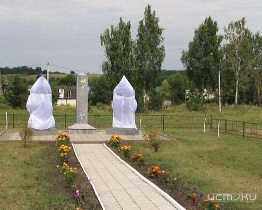 В Вязках открыли два памятных знака