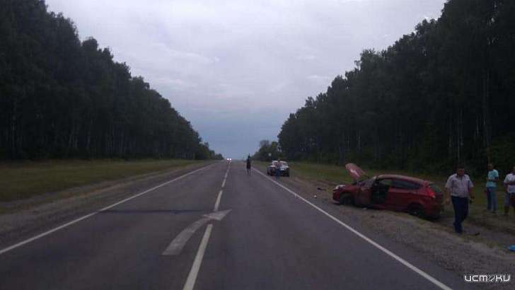 На Орловщине 23-летняя девушка превысила скорость и опрокинулась на иномарке