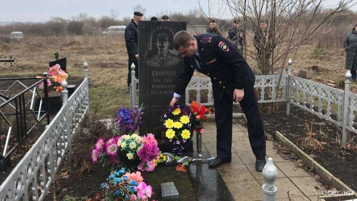 В Орле почтили память героя-полицейского