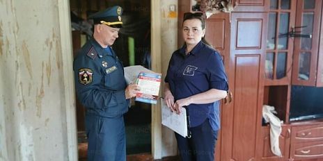 МЧС предупреждает жителей Ливен и Верховья об опасности сжигания сухой травы