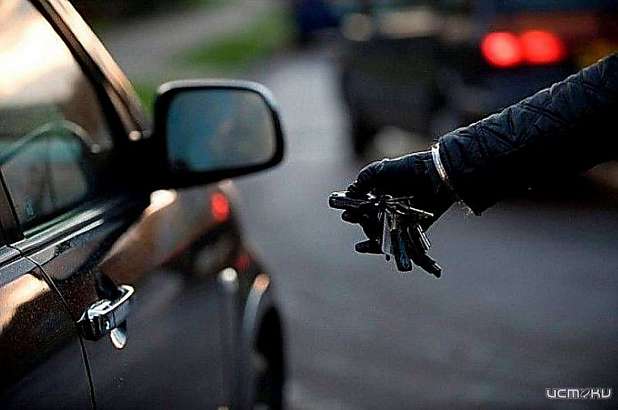 Орловчанин после ссоры угнал у подруги машину и попал на ней в аварию