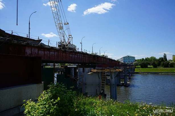 Ремонту мешает нерест рыбы, а камеры включат. Клычков рассказал о ходе реконструкции Красного моста в Орле