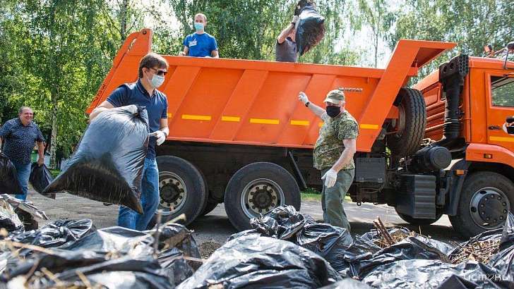 «Потрудились на славу»: орловские чиновники наводили порядок в городе  «Потрудились на славу»: орловские чиновники наводили порядок в городе