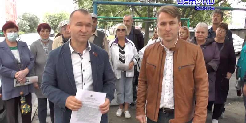 Полгода жильцы третьего подъезда дома №272 на ул. Комсомольская ходят пешком на девятый этаж. Лифт не работает из-за пожара