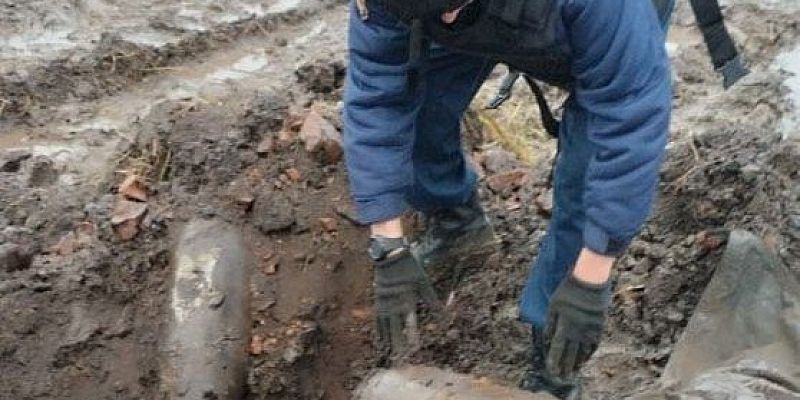 ВОП взрывоопасный предмет МЧС по Орловской области На территории орловского аэропорта нашли учебные авиабомбы