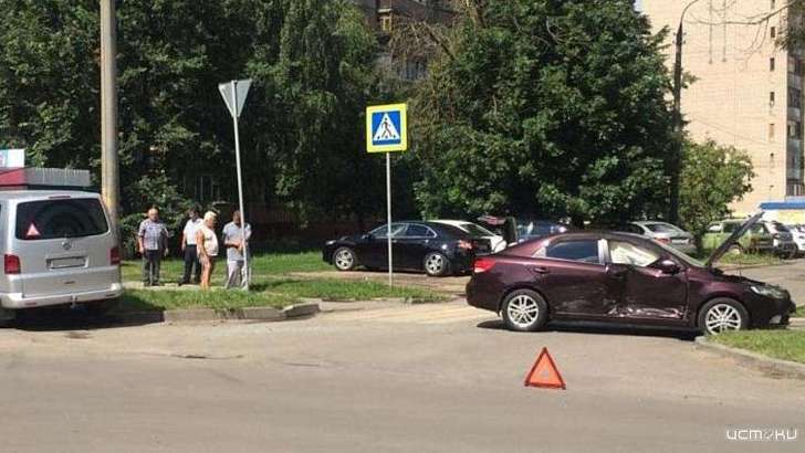 Годовалый малыш пострадал в ДТП на перекрестке в Орле